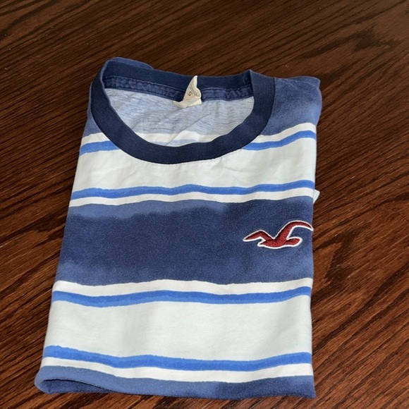 Hollister Tshirt - Picture 1 of 4